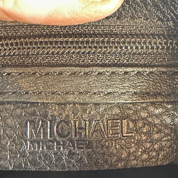 Michael Kors Julia Medium Leather Messenger‎ Bag Black Gold Like New Old Money - Picture 3 of 11